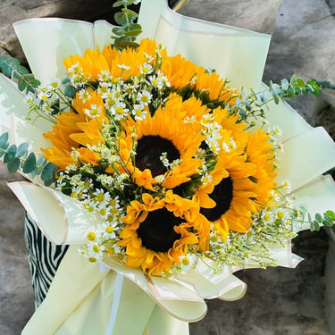 Bright Sunflower Bouquet